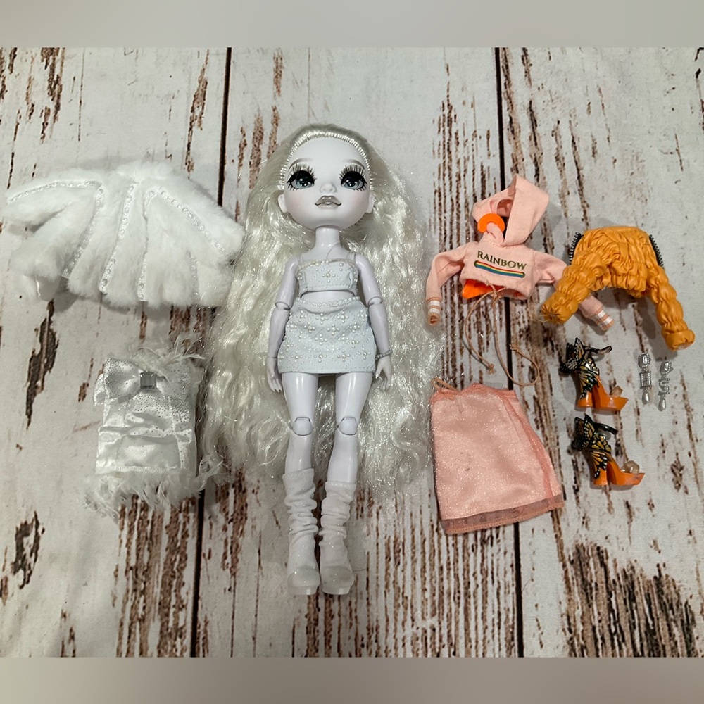 RAINBOW HIGH SHADOW HIGH DOLL NATASHA ZIMA AND POPPY ROWAN OUTFIT